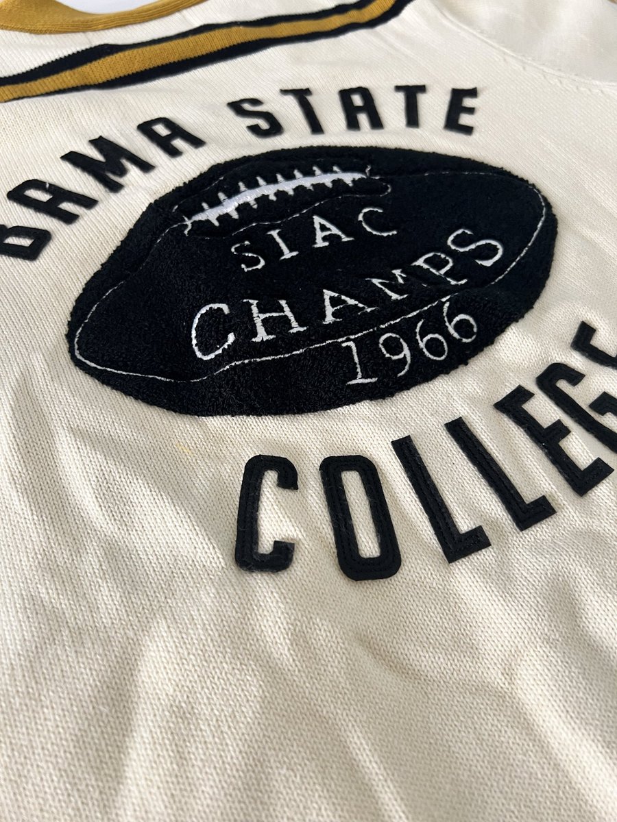 theyard_apparel's tweet image. All pre orders have shipped off. There are still some available to purchase. Click on link below for pricing and to place your order for the Bama State College Retro cardigan. 

paypal.com/ncp/payment/FW…

#myasu #bigbamastate #swarmas1