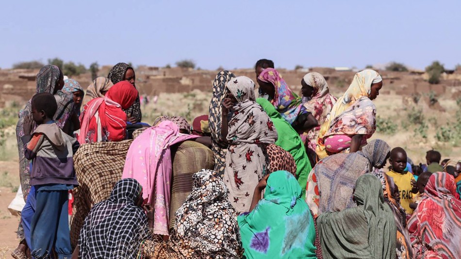 SudanTribune_EN's tweet image. More than 25,000 children have been killed and 45 girls raped while fleeing the North-Darfur city of El Fasher since Sudan&apos;s war began, a doctors&apos; group said on Tuesday, citing unpublished field data.
sudantribune.com/article/307724