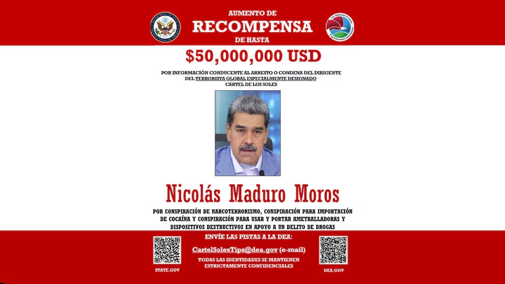 _NOALCOMUNISMO's tweet image. Donald Trump anunció inminentes operativos “en tierra” contra el narcoterrorismo en Venezuela: “Sabemos dónde viven”
Afirmó que, tras los ataques en el Caribe, las fuerzas militares ahora planean intervenir directamente en rutas y enclaves estratégicos del narcotráfico venezolano