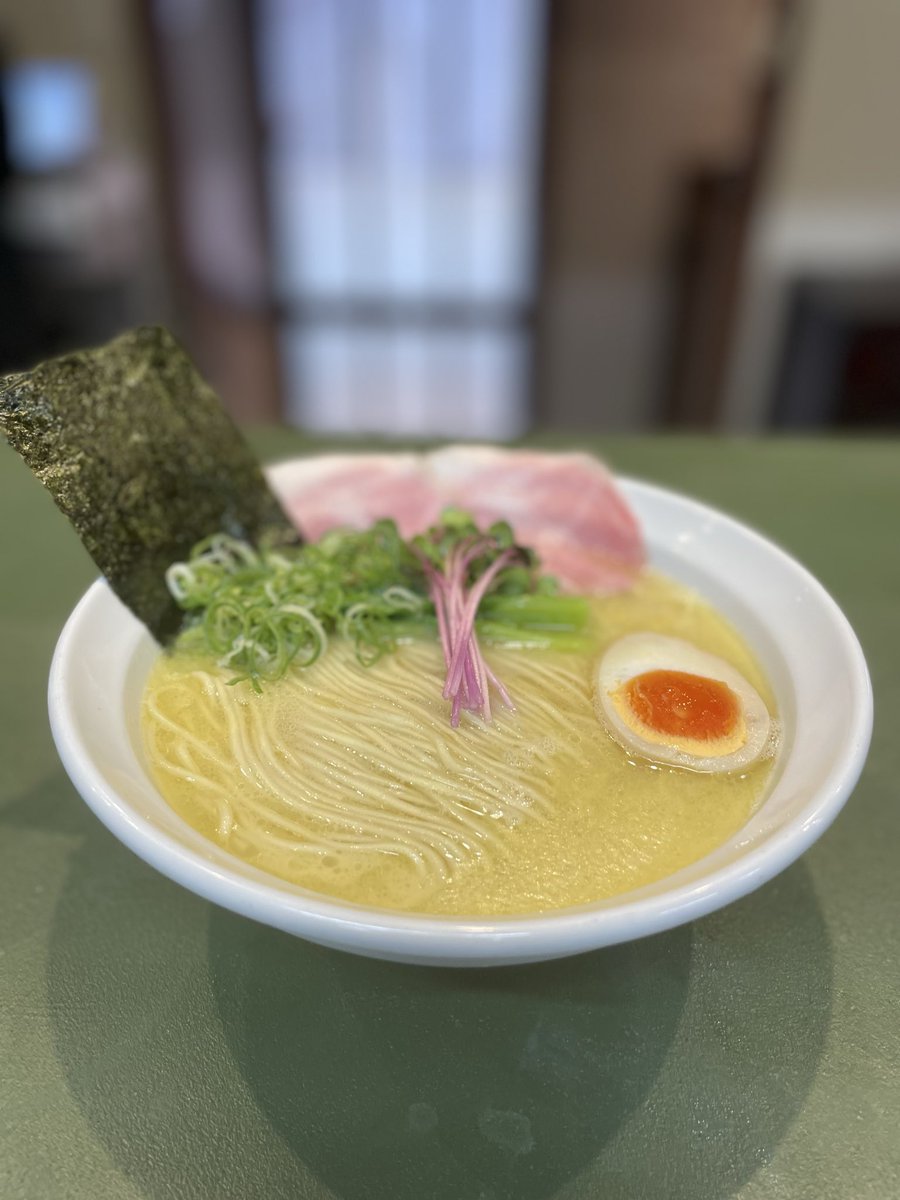 今日は良いスープ炊けました🍜

オープン時からの課題だったのですが、
鶏白湯が杯数確保できず、後半売り切れてしまう事がありました。
鶏白湯も香味野菜を加え、よりまろやかな旨みとコクを持たせる仕上がりにしていきます

今月は『鶏白湯』を研究し、仕上げて
行きますのでよろしくお願いします