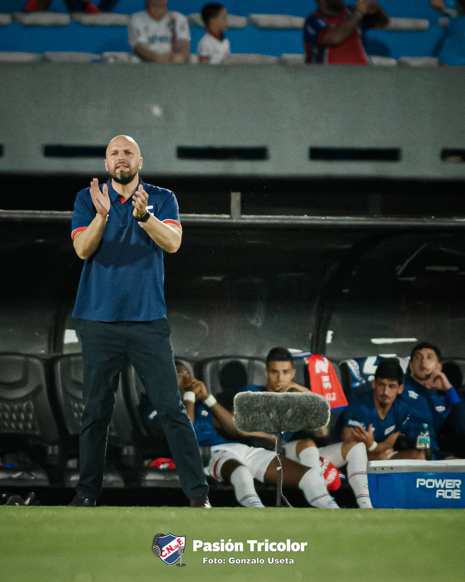 "Hoy quedó licenciado el plantel. Ya les pasamos un plan de entrenamiento. Mañana el profe les va a pasar lo que tienen que hacer, en unos videos. Les pasamos el peso con el que tienen que volver"

Jadson Viera EN VIVO
#PasiónTricolorPlay
▶️youtube.com/watch?v=Juzlim…