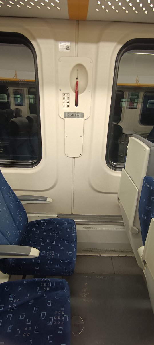 Eto ya последовав советам из твиттера не пошла "как бабка" покупать билеты на вокзал и через интернет оформила место без очередей и лишней суеты "у окна" и "по ходу движения поезда" 

🤡🤡🤡