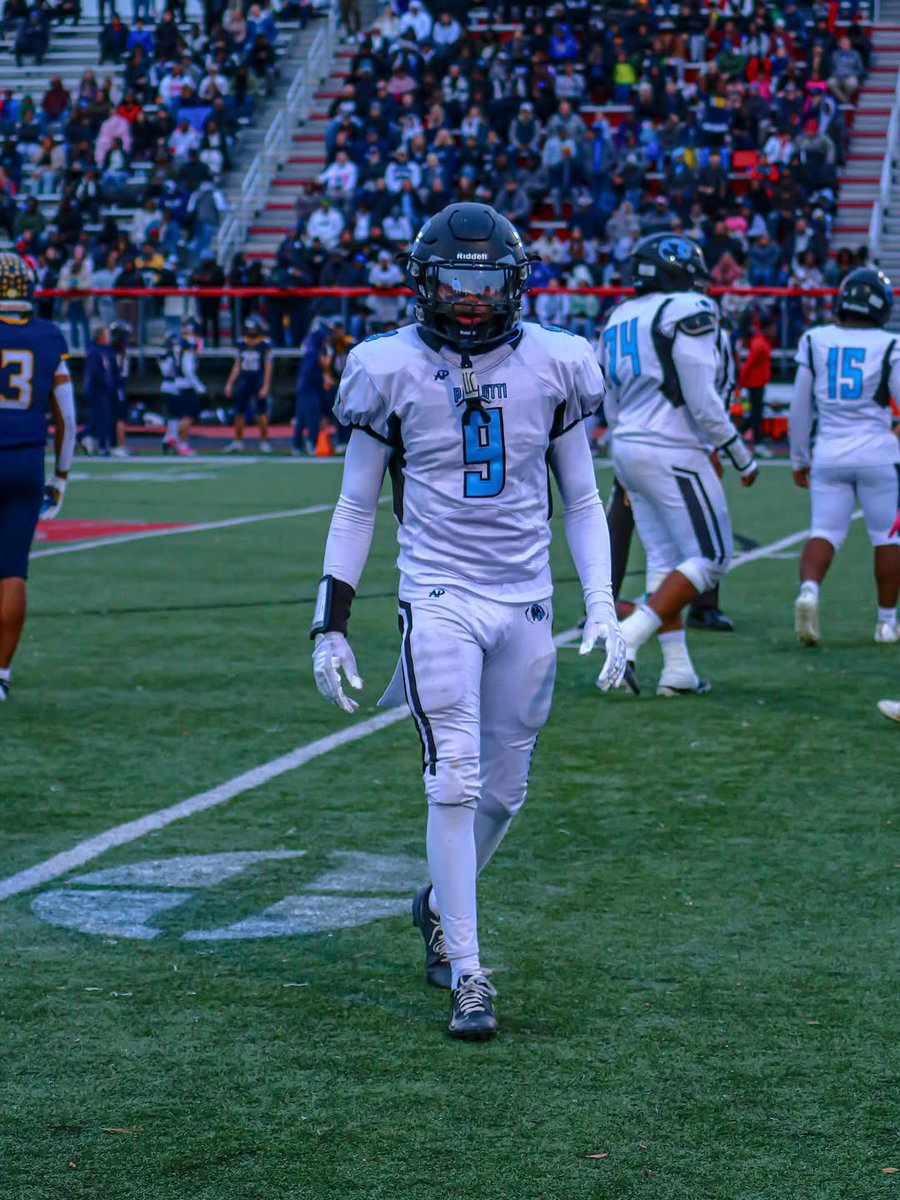 I will be signing my NLI for Sacred Heart University at 3pm on Dec 3rd !! Recruitment officially shut down ! #AGTG