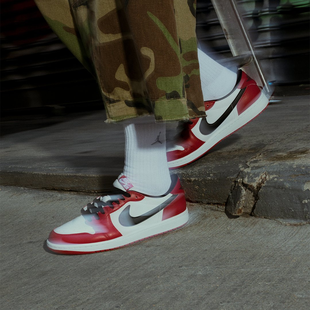chicago 1 low on feet