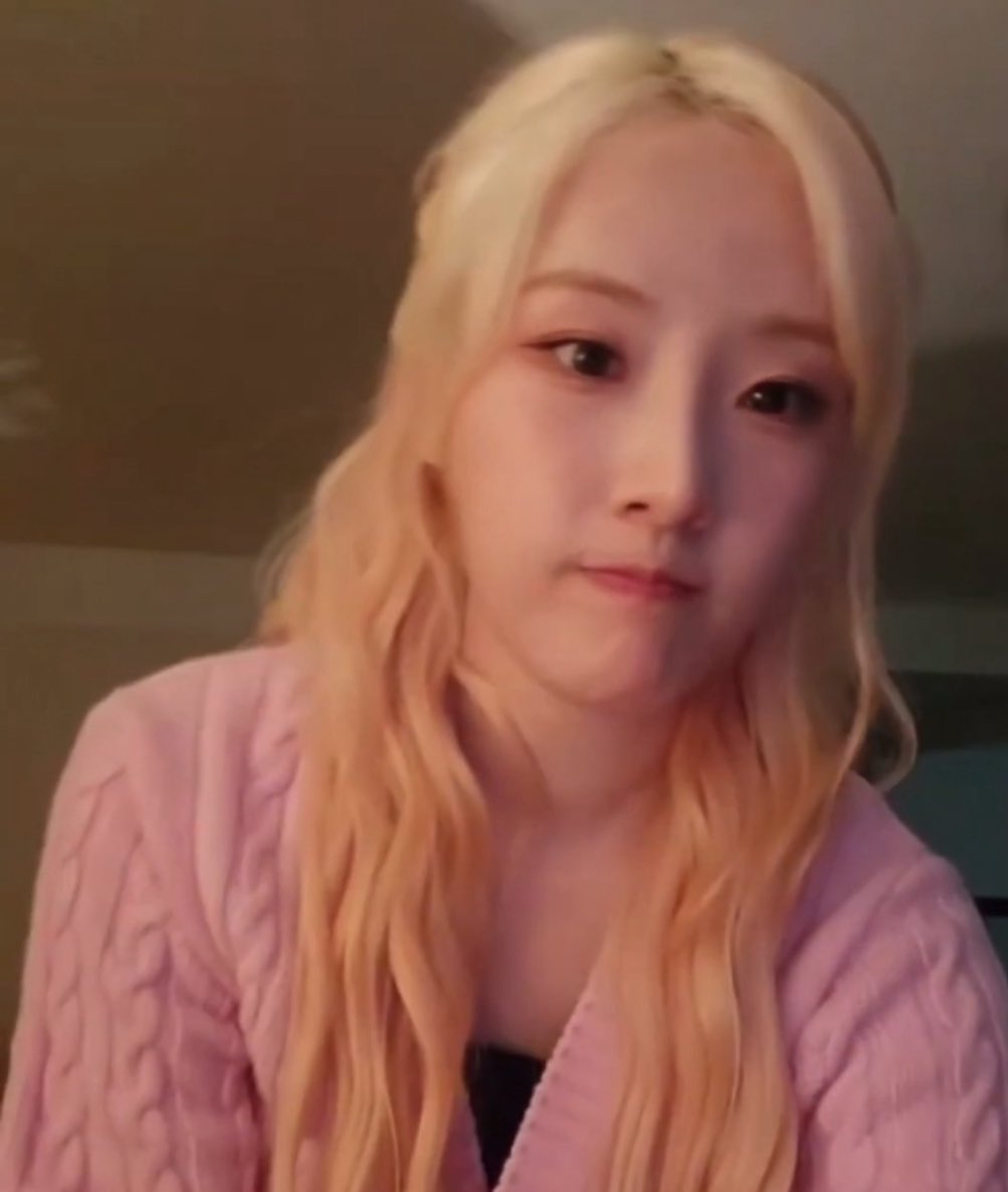 Lili ∞ met artmves !! (@jenniespecs) on Twitter photo 