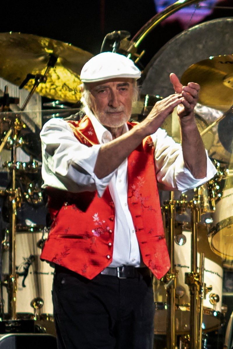 _AwesomeAlbums's tweet photo. Awesome Albums would like to wish John McVie a belated happy 80th birthday (Nov 26). British bass player best known as a member of John Mayall and the Bluesbreakers from 1964-1967 and then a member of Fleetwood Mac since 1967. https://t.co/4SH8l45TPs
