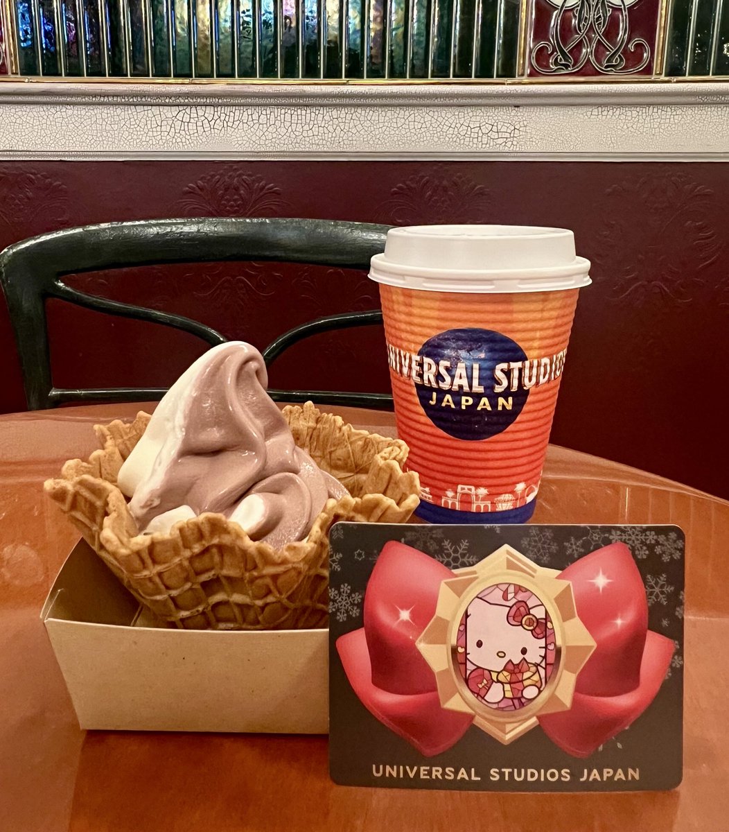 kohimangetsupon's tweet image. 寒い日のソフトクリームは
美味しい😊✨
#USJ #USJファン
#ビバリーヒルズ・ブランジェリー