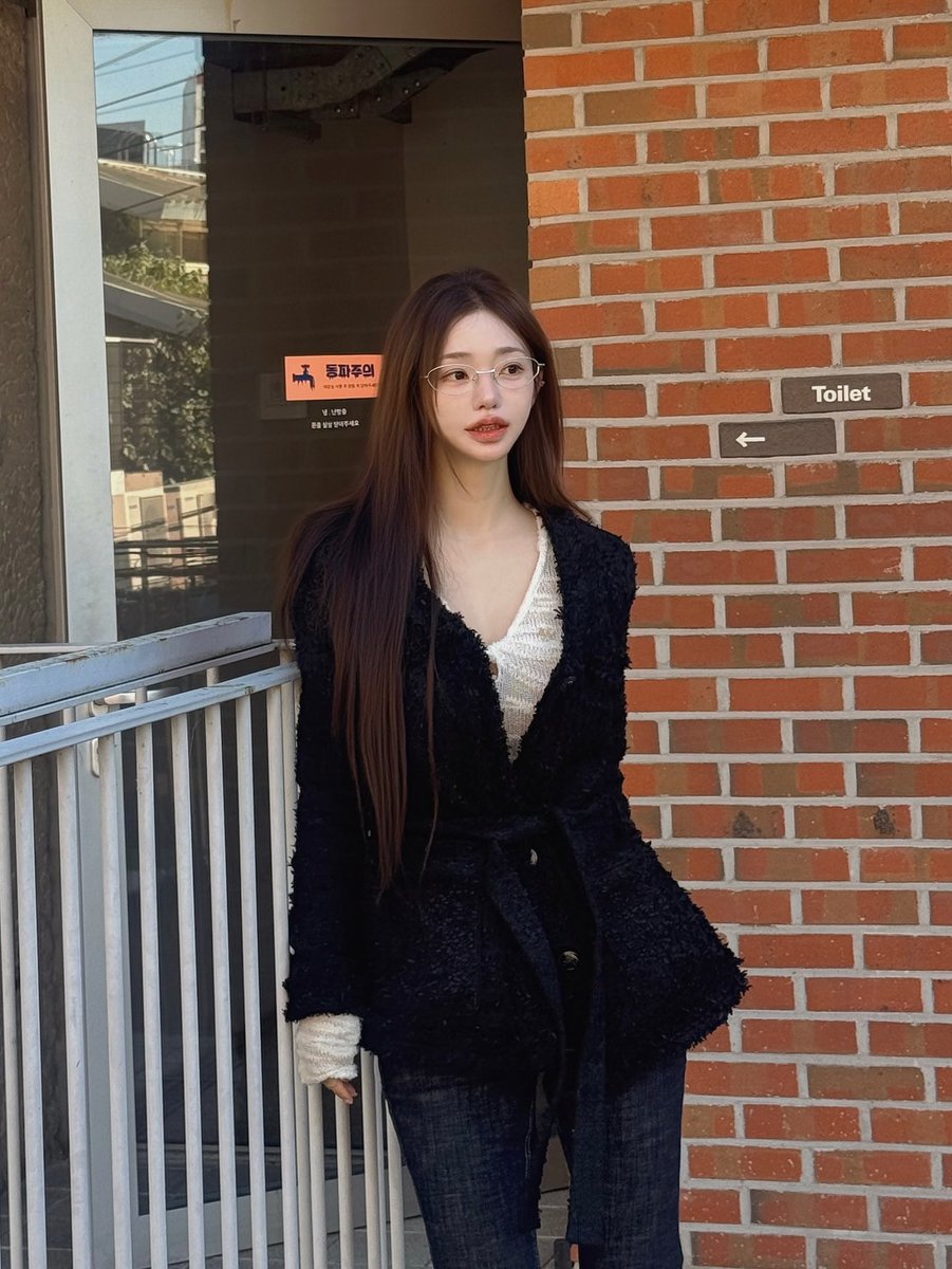 今天一睡醒就忍不住的玩到中午，感觉自己真是淫荡的女人