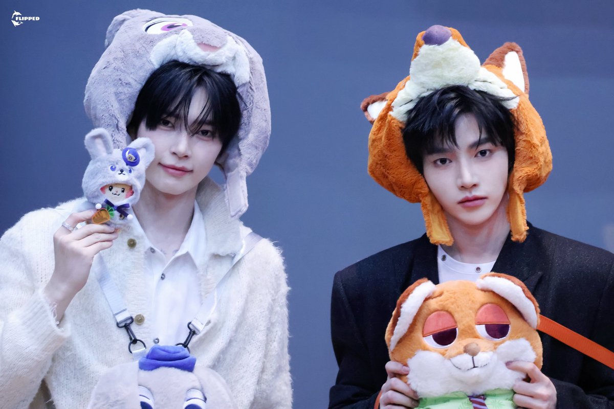 251202 팬싸 HQ

🦊🐰

#장하오 #ZHANGHAO #章昊 #ジャンハオ
#성한빈 #SUNGHANBIN #成韩彬 #ソンハンビン
#ZB1   #ZEROBASEONE    #제로베이스원