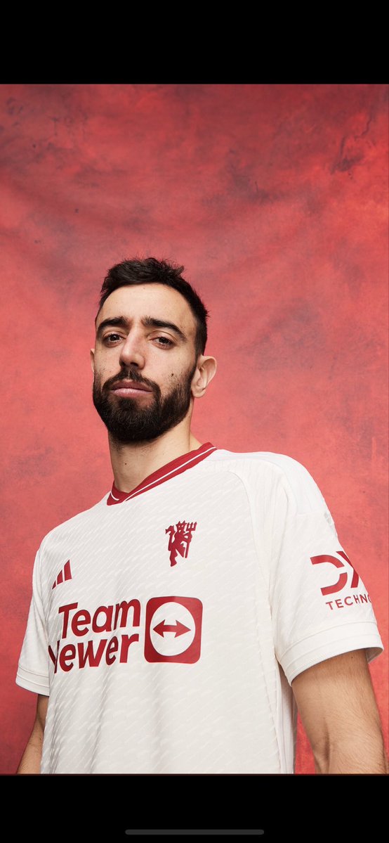 Day 970 of tweeting until I get Bruno Fernandez signed Shirt,Our Portuguese magnifico!!!! 🇵🇹✍️ my idol men

<a href="/B_Fernandes8/">Bruno Fernandes</a> is my favourite player &amp; I think it would be unreal to have his signed shirt 👕🔴, so let's give this a go!🇵🇹 <a href="/ManUtd/">Manchester United</a> <a href="/_Nick/">Nick Speakman</a>  

#MUFC #ManUtd #BrunoFernandes8