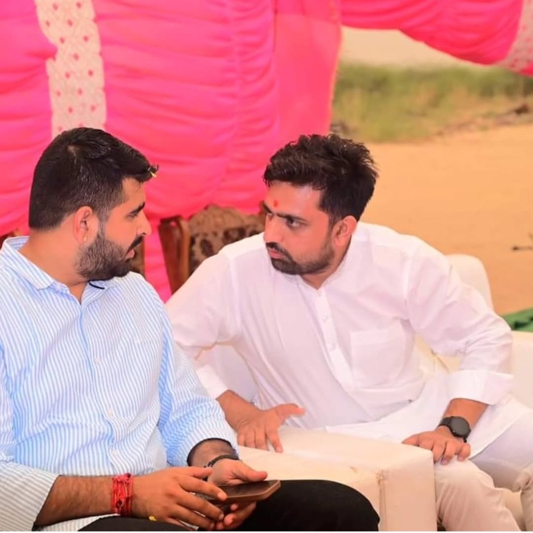 Motijodha9's tweet image. बड़े भाई विधानसभा क्षेत्र शिव से विधायक श्री रविन्द्र सिंह जी भाटी को जन्मदिन की हार्दिक बधाई एवं शुभकामनाएं।

ईश्वर से आपके उत्तम स्वास्थ्य एवं दीर्घायु की कामना करता हूँ।

@RavindraBhati__