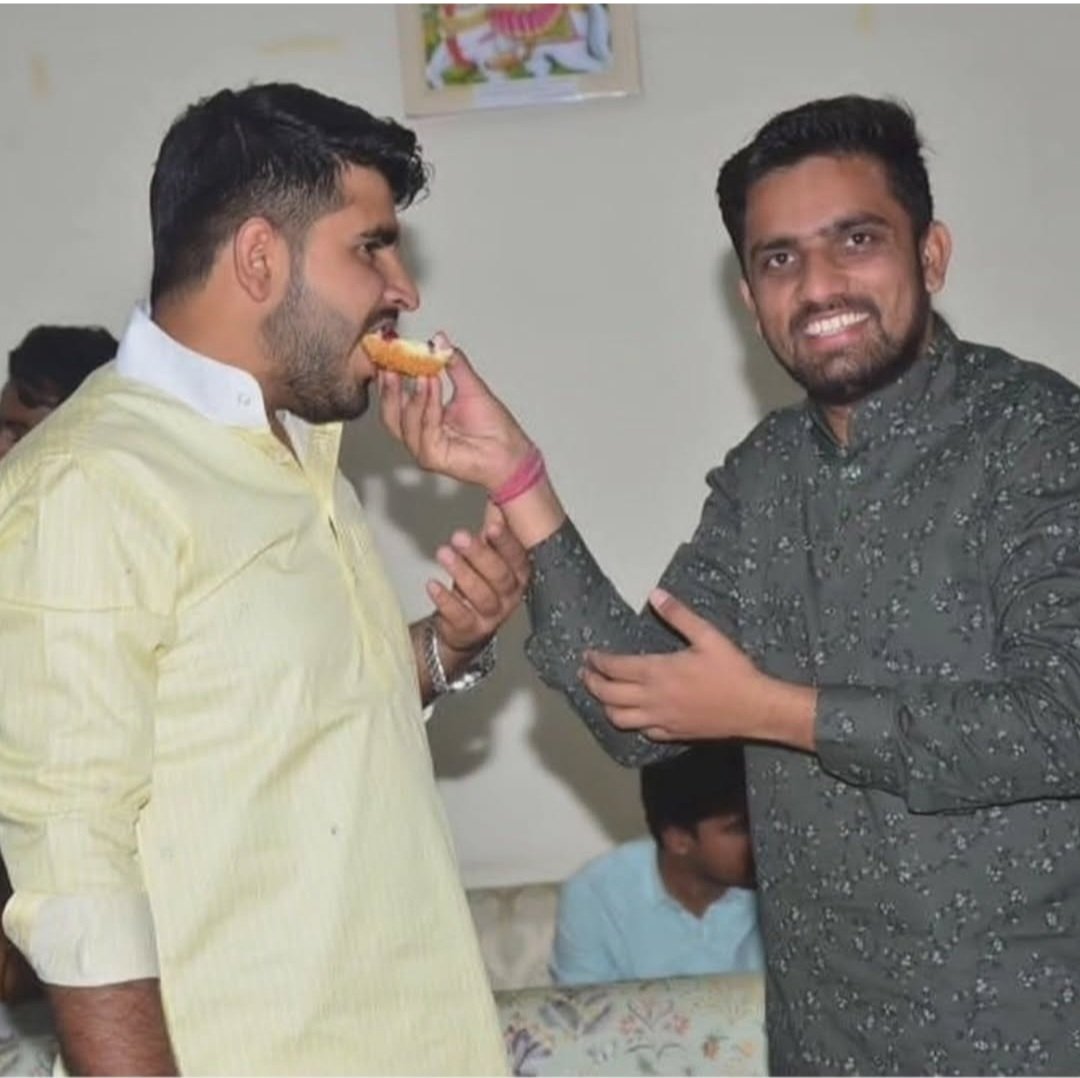 Motijodha9's tweet image. बड़े भाई विधानसभा क्षेत्र शिव से विधायक श्री रविन्द्र सिंह जी भाटी को जन्मदिन की हार्दिक बधाई एवं शुभकामनाएं।

ईश्वर से आपके उत्तम स्वास्थ्य एवं दीर्घायु की कामना करता हूँ।

@RavindraBhati__