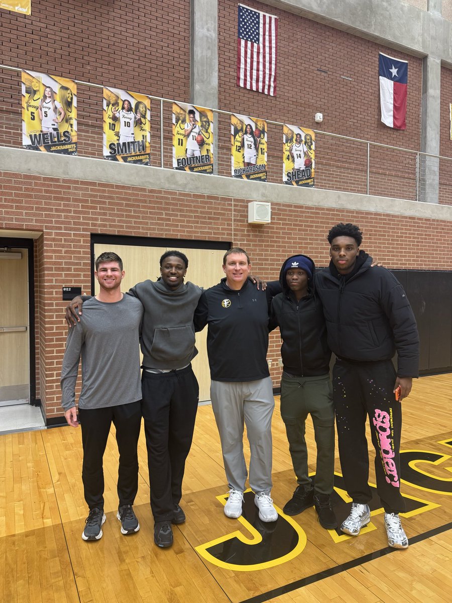 🚨🚨Jackrabbits get the big win tonight vs Kaufman 53-40!!!🚨🚨

Forney legends were in the house tonight! Great players and even better people! Great seeing them doing so well!
<a href="/h3kronnie/">Ronnie Harrison Jr 🌟</a> <a href="/gernarius/">Gernarius Edwards</a> <a href="/JadenKJefferson/">Jaden Jefferson</a> <a href="/Ayden_McDonald5/">Ayden McDonald</a> 

#ALLIN #FTJ
