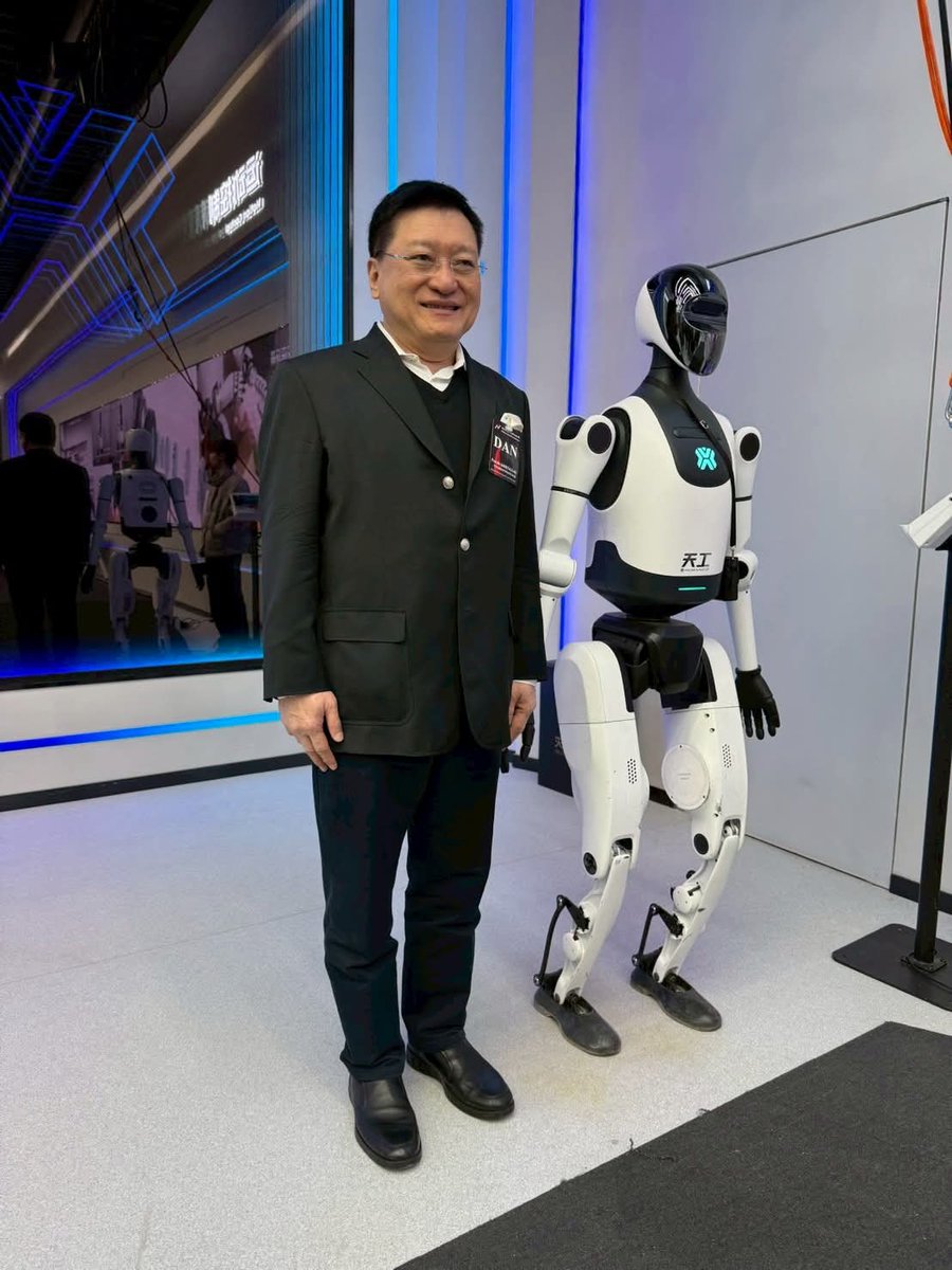 drdancando's tweet image. ก้าวสู่ยุค Embodied AI 🤖✨
คณะนักศึกษาสถาบันการสร้างชาติศึกษาดูงาน Beijing Innovation Center of Humanoid Robotics เรียนรู้เทคโนโลยีหุ่นยนต์มนุษย์ AI อัจฉริยะ เปิดมุมมองใหม่สู่อุตสาหกรรมอนาคตของจีน 
#สถาบันการสร้างชาติ #EmbodiedAI #HumanoidRobotics #AIInnovation #ศึกษาดูงานจีน