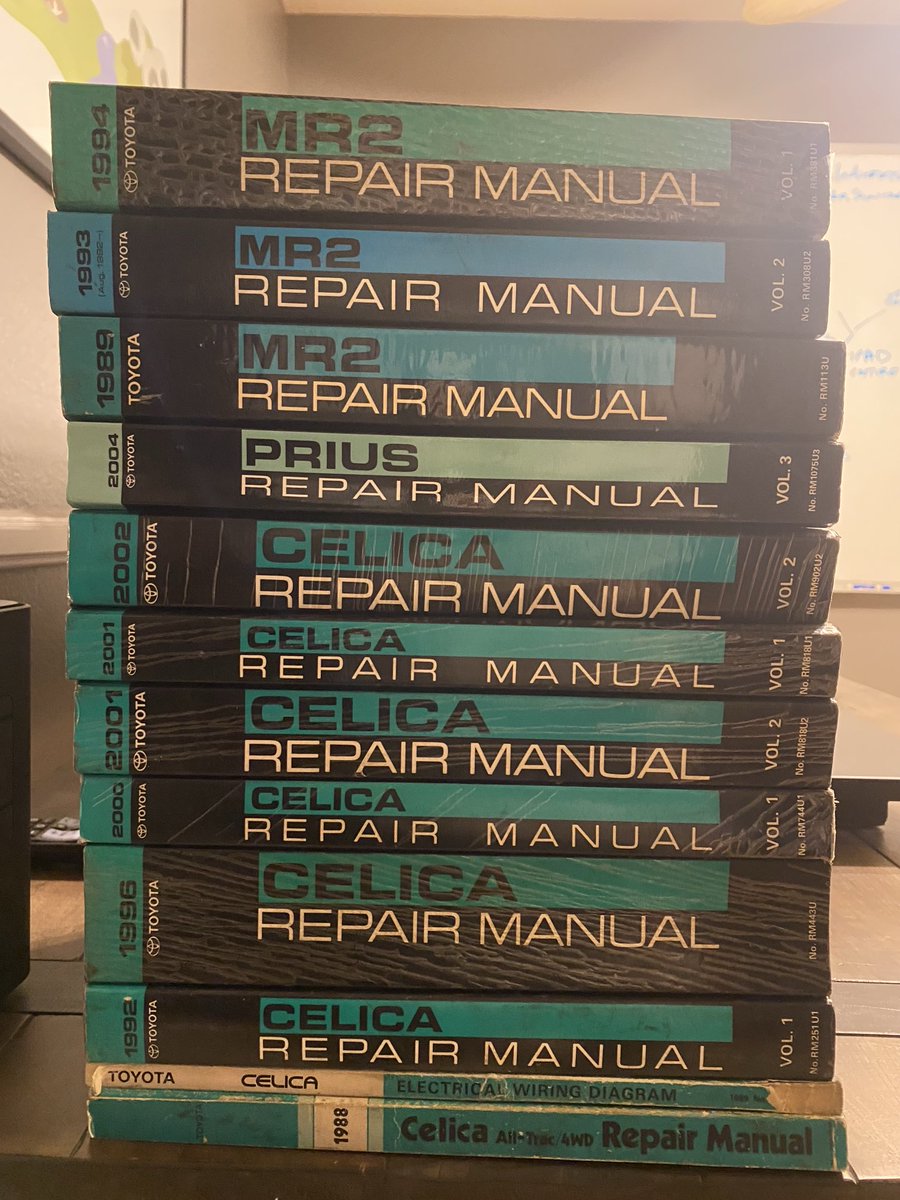 Dano5onit's tweet photo. Just listed $700 worth of books on ebay I got for free 🤑
#bookgames #fliplife https://t.co/WfPJb3ikE3