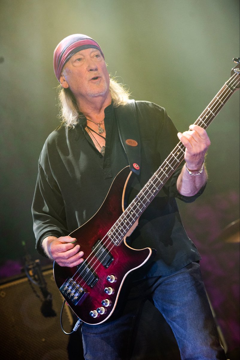 _AwesomeAlbums's tweet photo. Awesome Albums would like to wish Roger Glover a belated 80th birthday (Nov 30). Welsh bassist, songwriter, and record producer. He is best known as a member of Deep Purple from 1969-1973 and then returned in 1984-present. He also played with Rainbow from 1979-1984. https://t.co/xtOIogXqOJ