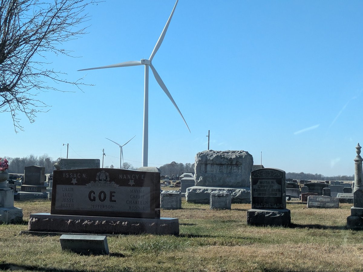 LuaRhonald's tweet photo. The drive from Indiana to Ohio/Kentucky included this unusual view of a cemetery with a wind farm and windmills in the background. https://t.co/m3YHHUT1S5