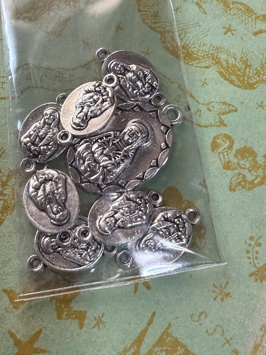 ロザリオつくるぞっと。