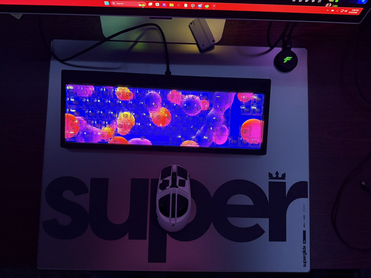 Taro__AIM's tweet photo. Things that were not meant to exist but found a way to
Center piece pro -@finalmouse
RCC-1 -@AryeGear
chrome super glide -@PulsarGears
#keyboard #gamingmouse #glasspad #finalmouse #pulsargaminggear #ARYE https://t.co/wOaemsuO3m