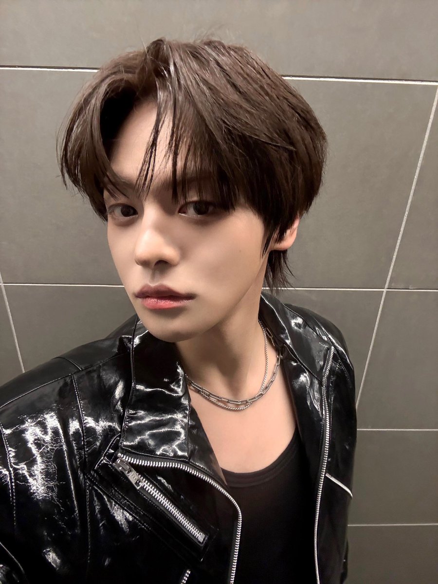 🇹🇭TH-TRANS | 251203

ALLYZ ครับ ไม่ได้เจอกันนานเลยนะครับ 🙃 พอกลับมาเกาหลีก็หนาวมากเลย ㅠㅠ ทุกคนระวังเป็นหวัดด้วยนะครับ 😢
ต้องขอบคุณ ALLYZ ของเราจริง ๆ ที่ทำให้ได้ขึ้นแสดงบนเวที MAMA และดูเหมือนว่าเรื่องราวเหมือนฝันมากมายกำลังเกิดขึ้นกับผมเลยครับ ㅠ ขอบคุณอีกครั้งนะครับ ❤️