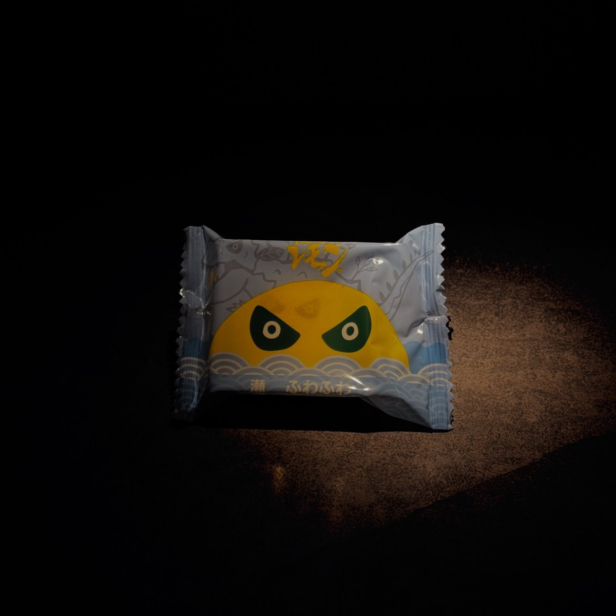 「瀬戸内の自然と文化を、未来へ。」
レモピィ

は、瀬戸内のレモン文化を次の世代へつなぐために生まれたお土産ブランドです。
地元で育まれた素材を使い、デザイン・物語・体験をひとつにまとめた“気持ちを贈るお菓子”。
時代が変わっても、瀬戸内らしさを守り続けること。