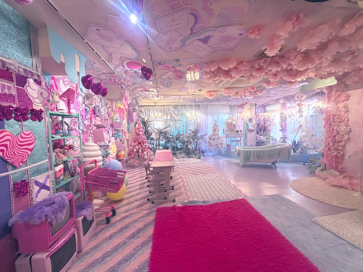 撮影！！！スタジオ作ったりスタジオ借りたり12月はラッシュだー！！！このスタジオは2回目👀