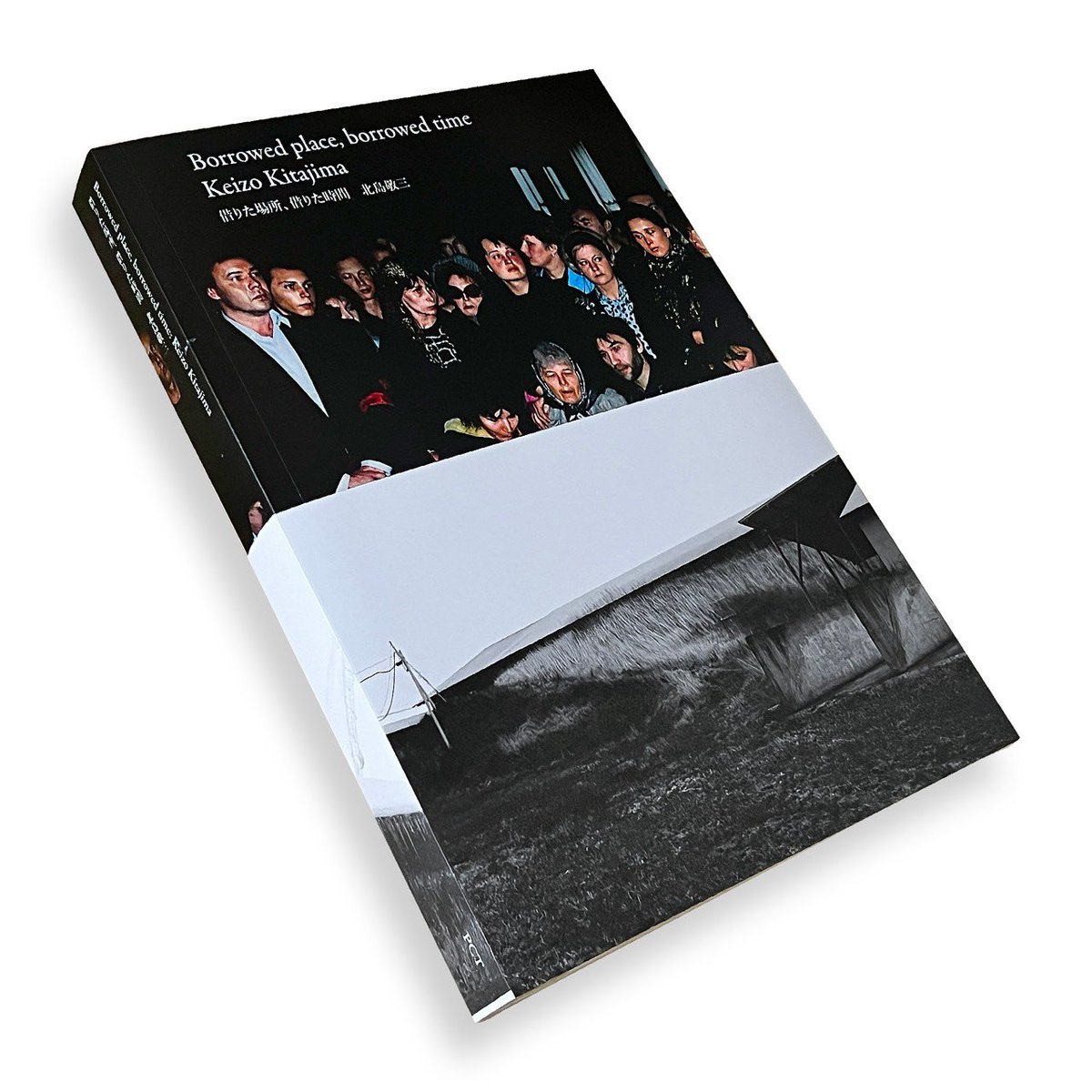 ＼PCT新刊のお知らせ／
北島敬三『借りた場所、借りた時間』刊行！

本書は、現在長野県立美術館にて開催されている、北島敬三の初期から現在に至るまでの仕事を総覧する回顧展「借りた場所、借りた時間」（会期2026年1月18日まで）に合わせて制作された展覧会カタログです。

photoandculture-tokyo.com/contents.php?i…