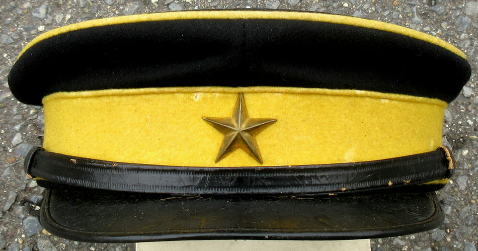 日本陸軍の下士官兵用の明治十九年制軍帽です。 官給品ではなく私物品