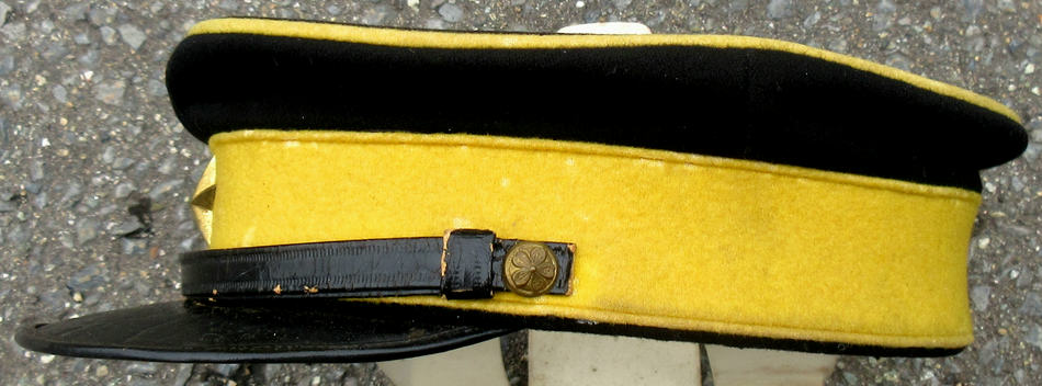 日本陸軍の下士官兵用の明治十九年制軍帽です。 官給品ではなく私物品