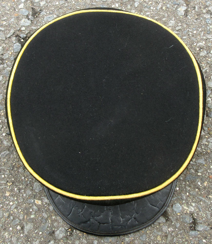 日本陸軍の下士官兵用の明治十九年制軍帽です。 官給品ではなく私物品