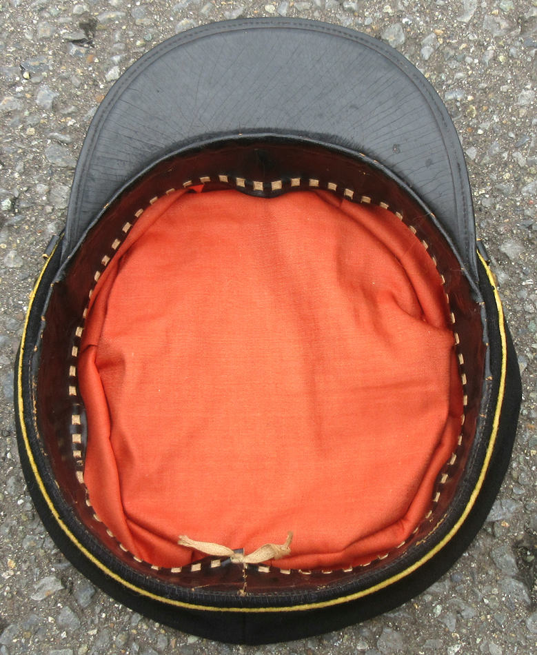 日本陸軍の下士官兵用の明治十九年制軍帽です。 官給品ではなく私物品