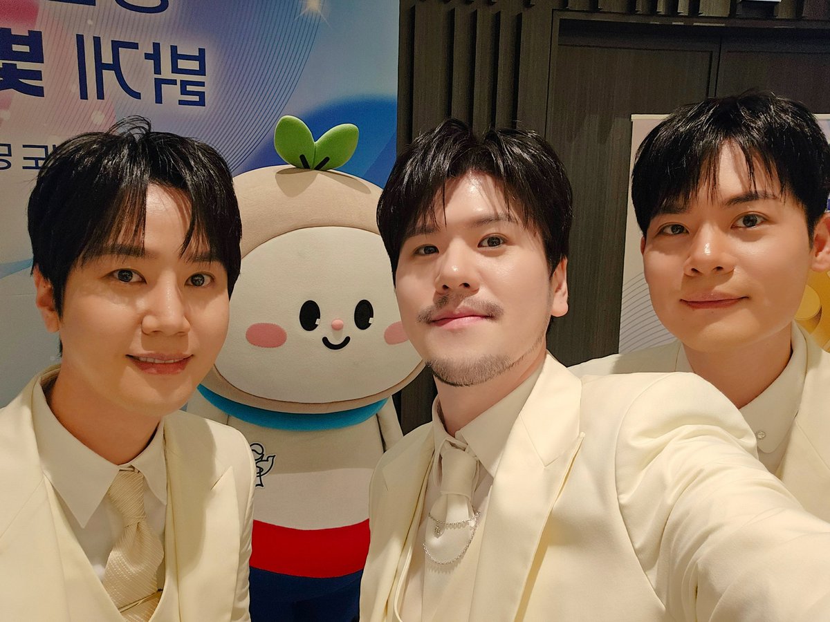 국가보훈부 '2025 보훈문화시상식'

국가보훈부 ‘2025 보훈문화시상식’에
함께할 수 있어 큰 영광이었습니다.

뜻깊은 자리를 음악으로 채울 기회를 주셔서 감사드립니다💖

#LAPOEM #라포엠
#국가보훈부 #2025보훈문화시상식
#유채훈 #최성훈 #정민성
#YouChaehoon #ChoiSunghoon #JeongMinseong