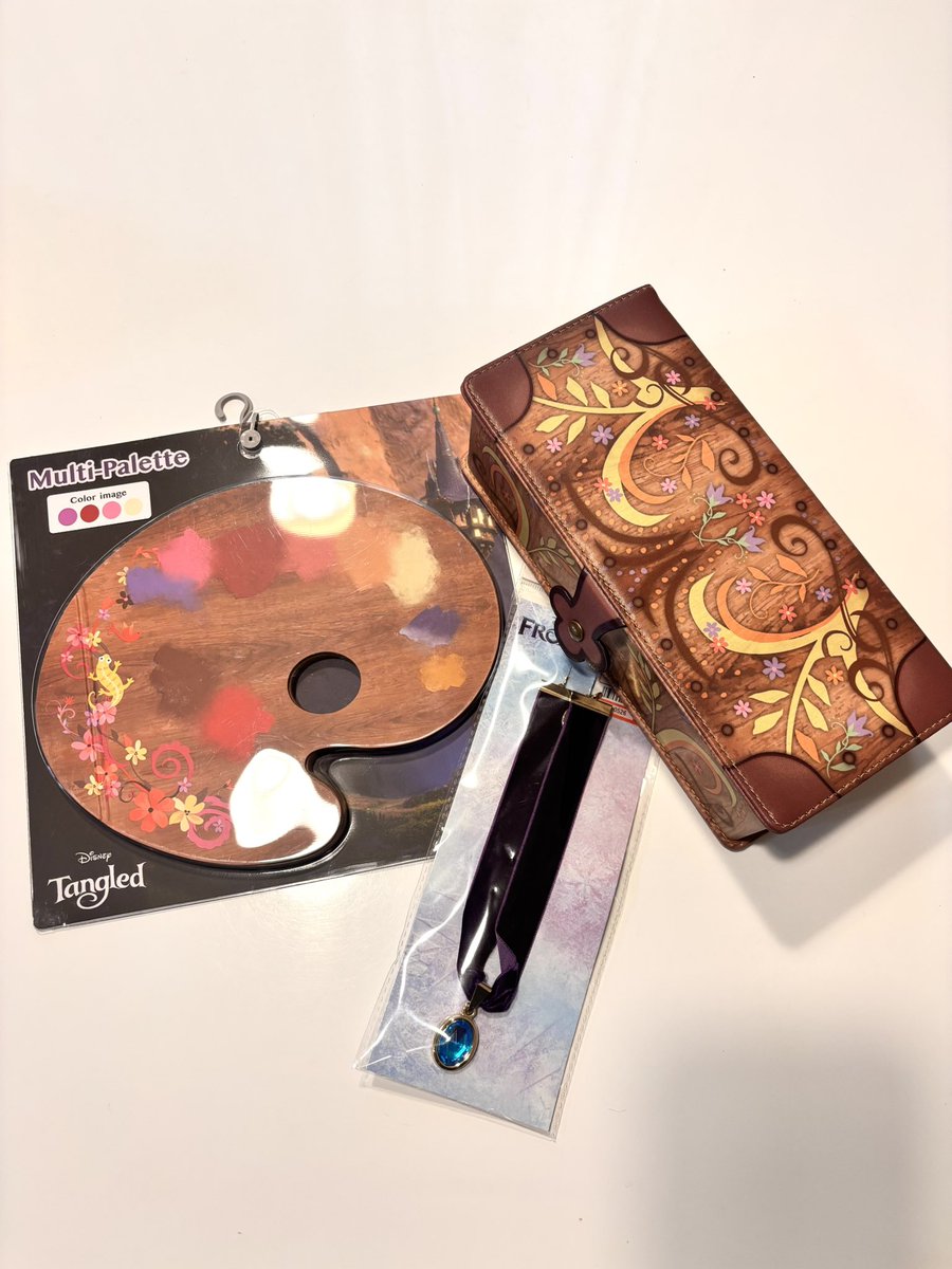 ちはるさん×しまむら買えた🤗ラプンツェルのメイクブラシセット入れ物