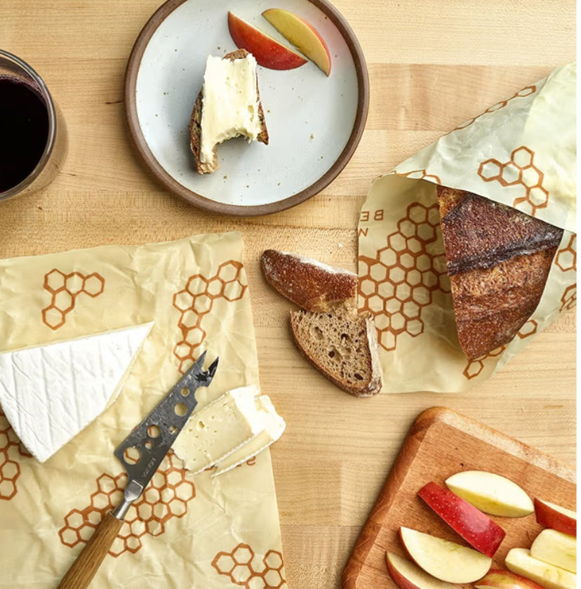 econex23's tweet photo. 1️⃣
Tired of plastic waste piling up in your kitchen? 😩
Beeswax Wraps offer a reusable, eco-friendly alternative that keeps your food fresh without harming the planet.
#BeeswaxWraps #EcoFriendly #FormacaoDaRoca https://t.co/HXmTTz3jqu