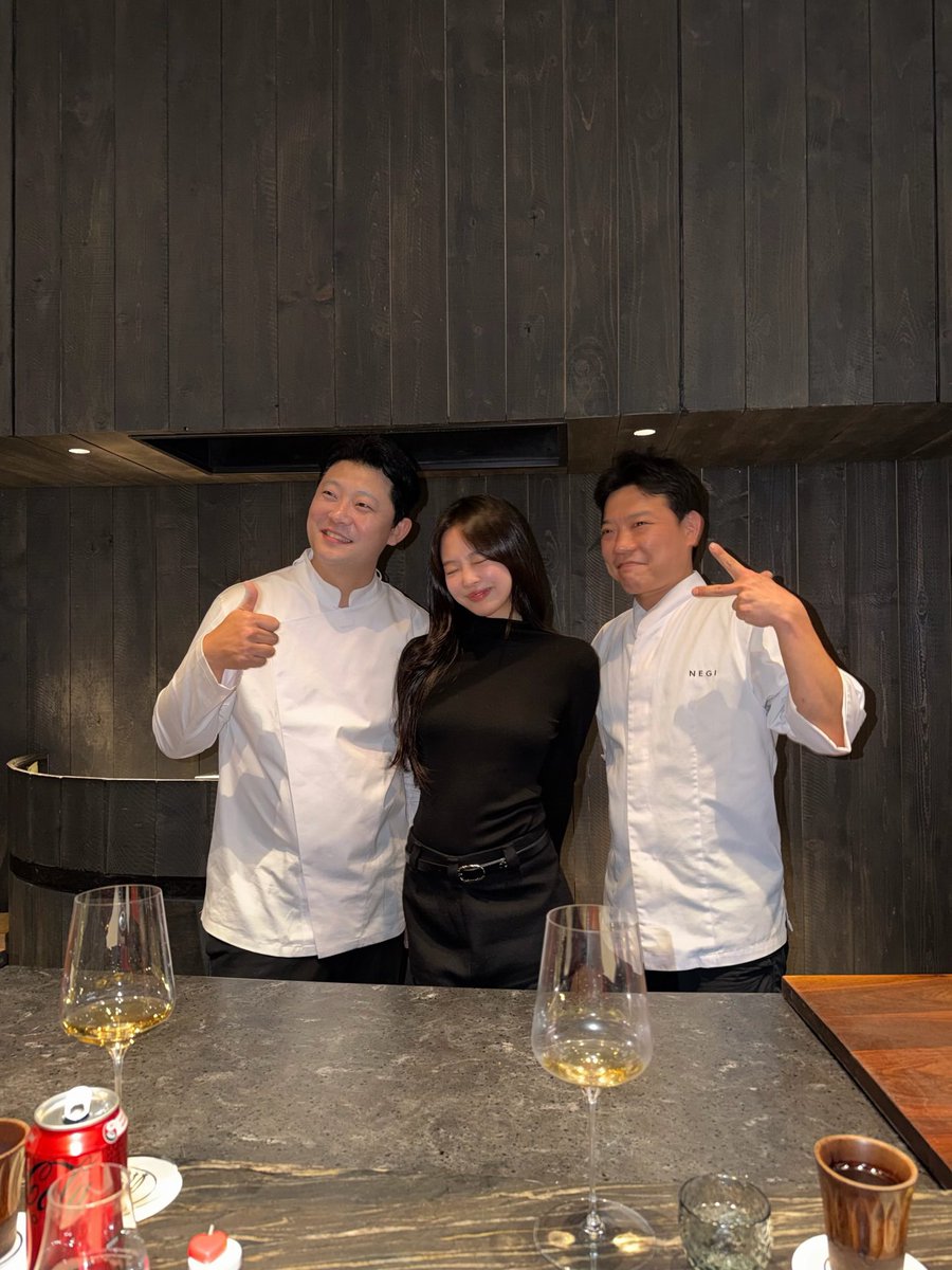 JennieDCGallery's tweet image. 251203 장호준 셰프님 인스타에 제니

“NEGI LIVE에 제니님이 방문해주셨습니다 ✨
맛있게 드시고 가셔서 진심으로 감사드리며,
다시 만날 날을 기다리고 있겠습니다 🙏
제니 체고…! 👍👍”