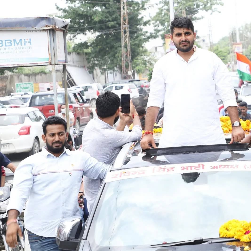 विश्वविद्यालय हॉस्टल और छात्रसंघ चुनाव विधानसभा चुनाव लोकसभा चुनाव से होते हुए अनेक संघर्षों के सफलता के साथी भाई रविंद्र सिंह भाटी को जन्मदिन की विशेष शुभकामनाएं ईश्वर से प्रार्थना करते हैं कि आपको वह सभी मुकाम हासिल हो जिससे आप जनहित और मानव कल्याण के लिए काम कर सके