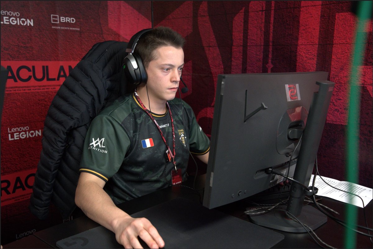 Strael-Bora tweet media