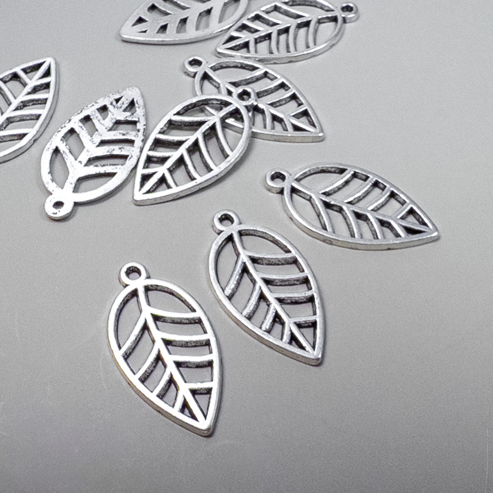8個＊ リーフチャーム 葉っぱ 合金 パーツ アンティークシルバー