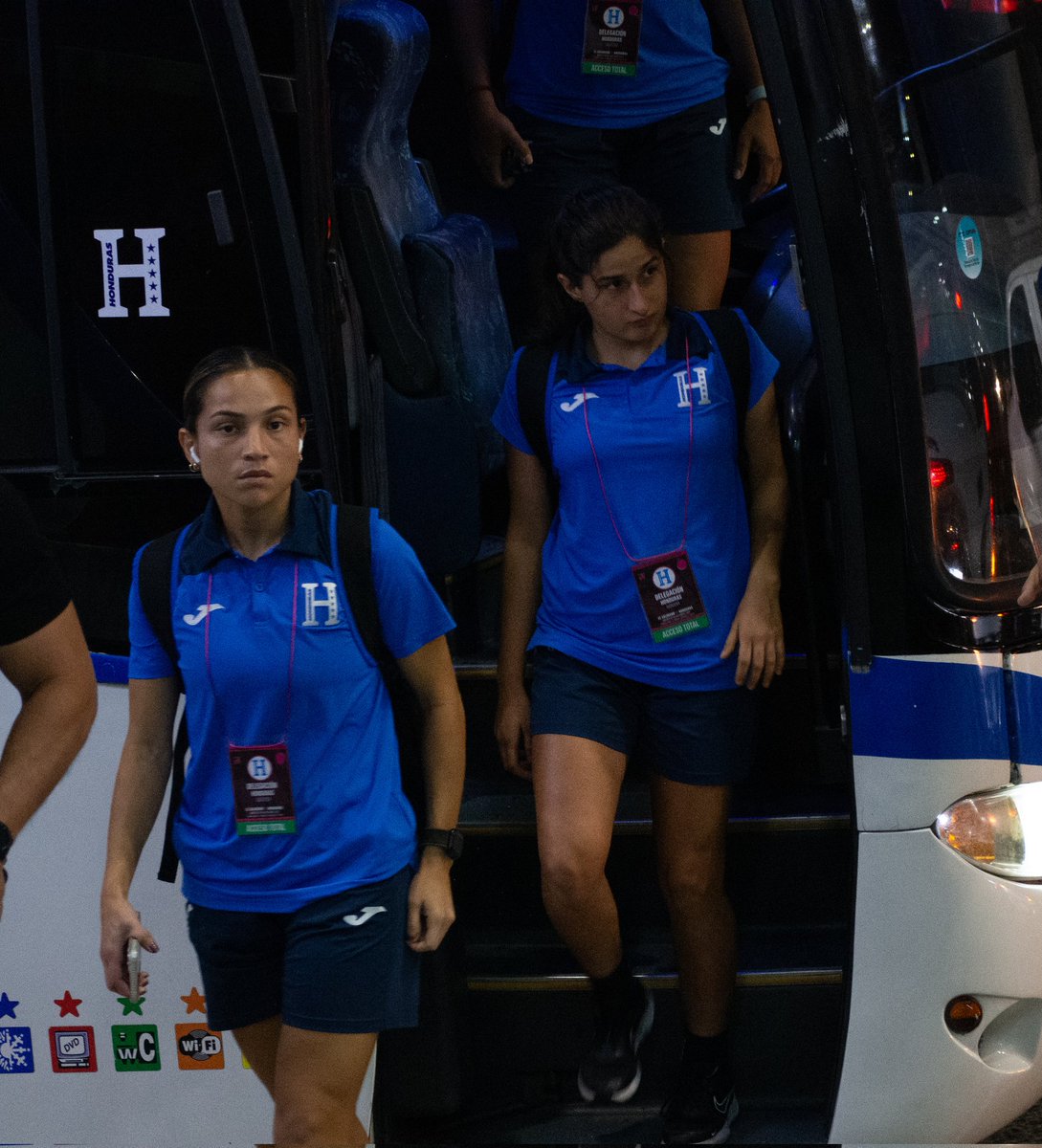 fesfut_sv's tweet photo. ➡️ Llegó La H Femenina 🏟
Honduras ya está en el Estadio Jorge "El Mágico" González para enfrentar a El Salvador en el primer juego de Eliminatoria Mundialista
#CWQ https://t.co/6iCYuY5JU8