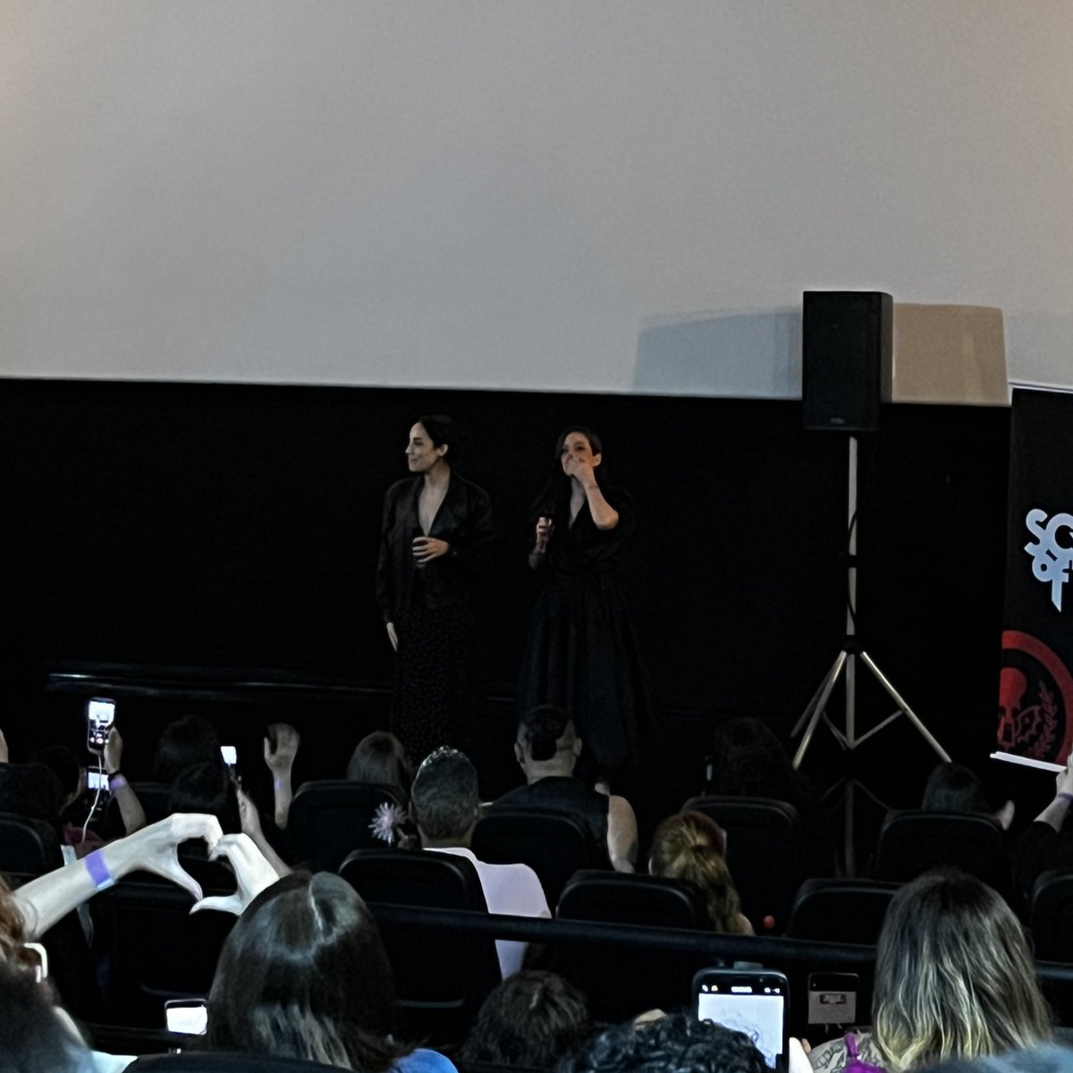 archivemyra's tweet image. a gente ama vocês de graça... myrabi pra sempre!