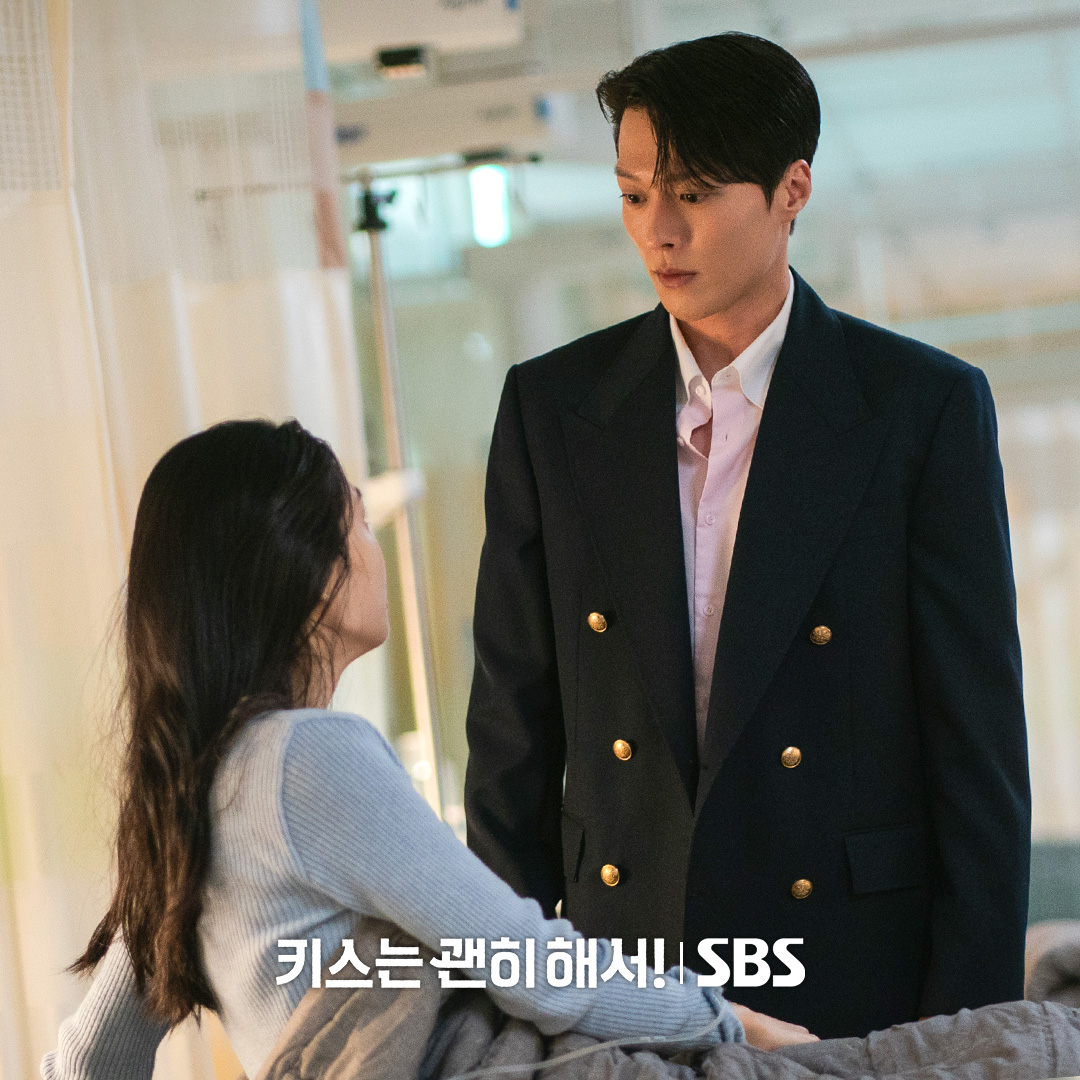 매일매일 키괜만 했으면 좋겠어,,
아무래도 내가,, 미친 거 같다,,💘 (Face to Face~)

SBS 수목드라마 <키스는 괜히 해서!>
☞ [수,목] 밤 9시

#SBS수목드라마 #키스는괜히해서
#DynamiteKiss #스틸
#키스는괜히해서스틸 #키괜스틸
#장기용 #안은진 #김무준 #우다비
