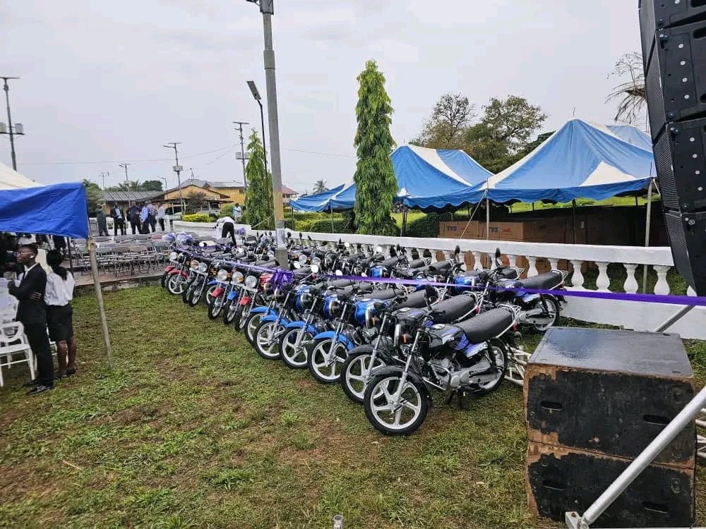sl_premier's tweet photo. PRESIDENT BIO LAUNCHES FIRST-EVER YOUTH STATUS REPORT AND VOCATIONAL TRAINING PROGRAMME

Sierra Leone marked a major breakthrough for youth empowerment as His Excellency President Julius Maada Bio launched...

Details...
https://t.co/2h9a9aRA0T https://t.co/agFWynlBOp