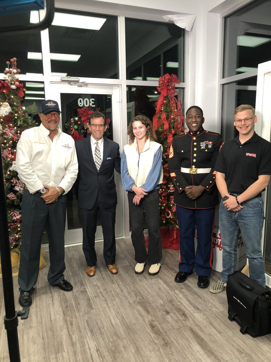RobStormTeam2's tweet photo. Thank you @mountpleasantcdjr and @harborlineexteriors for your support of this year’s Toys for Tots campaign! We appreciate you and hope we can fill your boxes with toys!!!
#20daysofgiving @ToysForTots_USA @WCBD https://t.co/4HyH1GnvR4