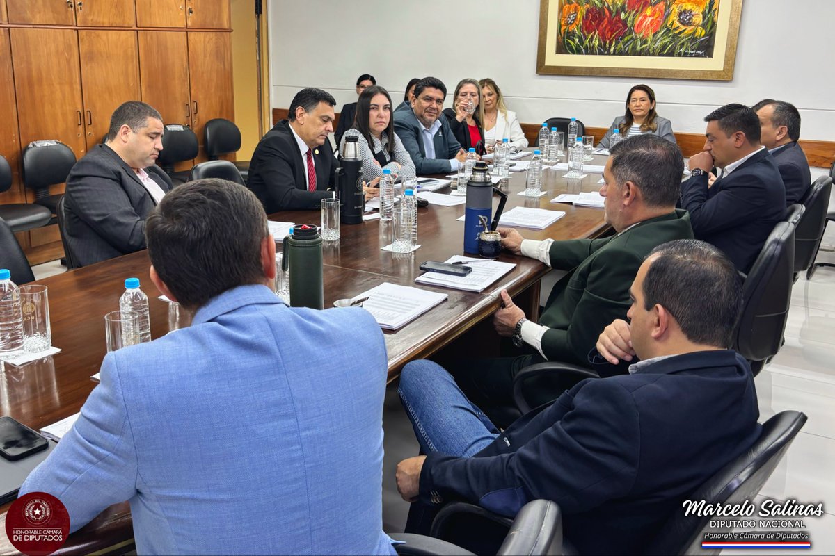 Esta mañana realizamos la reunión de la Comisión de Presupuesto, donde se revisaron varios temas relevantes. Como resultado, se emitieron dos dictámenes sobre el proyecto de ley del Presupuesto General de la Nación 2026.

#MarceloSalinas #DiputadoNacional #CámaraDeDiputados