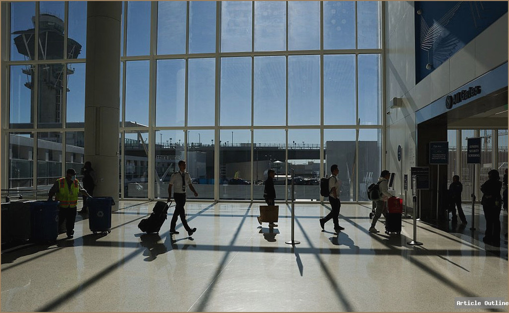 articleoutline's tweet image. Heads up, travelers! Starting Feb. 1, flying without a REAL ID will cost you $45 at TSA checkpoints. Why this matters—and what most people are missing about the new rule—plus expert tips to avoid the fee. #TravelTips #REALID #TSA #AirportLife

articleoutline.com/tsas-new-45-fe…