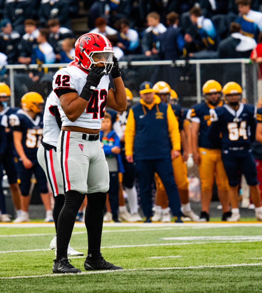 Obie2Valid's tweet image. HERE IS MY JUNIOR SEASON FILM TAPE
hudl.com/v/2T63dL
Chris Thompson #42 - Middle Backer
3.2 GPA