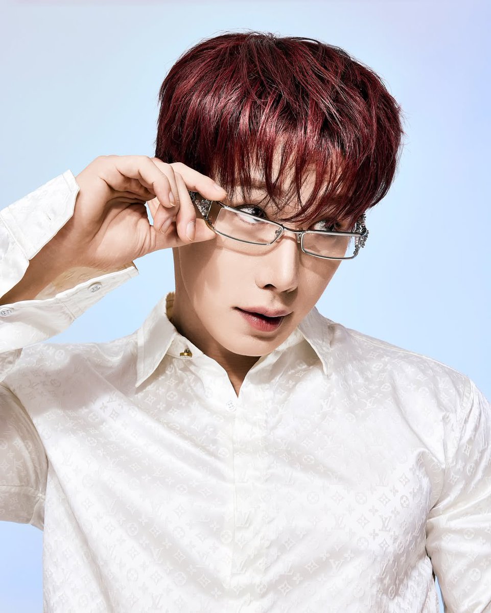 WonhoPopBase's tweet photo. Wonho @official__wonho looks ineffably cute and sexy in different concepts for LADY GUNN 

#원호 #WONHO https://t.co/0B5yRpriFn