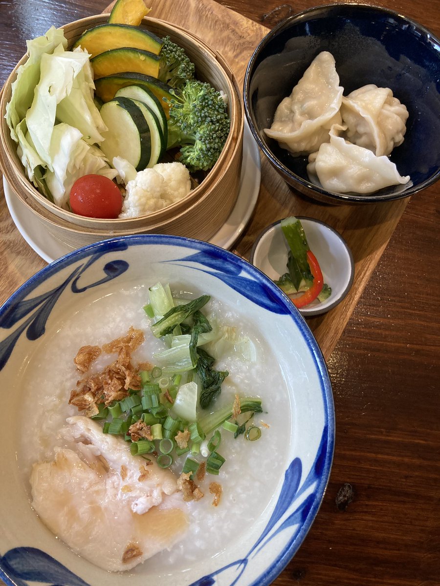 rankeibou's tweet photo. 朝ごはんやってますよー

おかゆと水餃子🥣12時までです！ https://t.co/oSiGBY8k6L