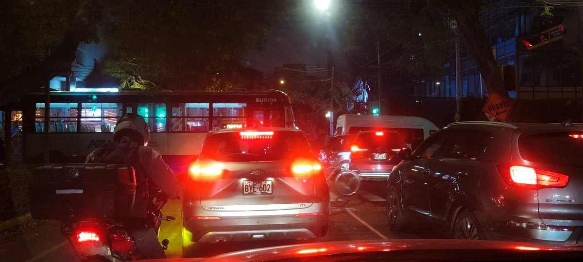 A ver si los del <a href="/ATU_GobPeru/">Autoridad de Transporte Urbano</a> se preocupan tambien por sus buses, llevo 7 minutos, y no puedo cruzar la calle porque tienen la mala costumbre de bloquear los cruces. Y no es hoy, es todos los días. #lima #trafico <a href="/PoliciaPeru/">Policía Nacional del Perú</a> <a href="/RPPNoticias/">RPP Noticias</a>