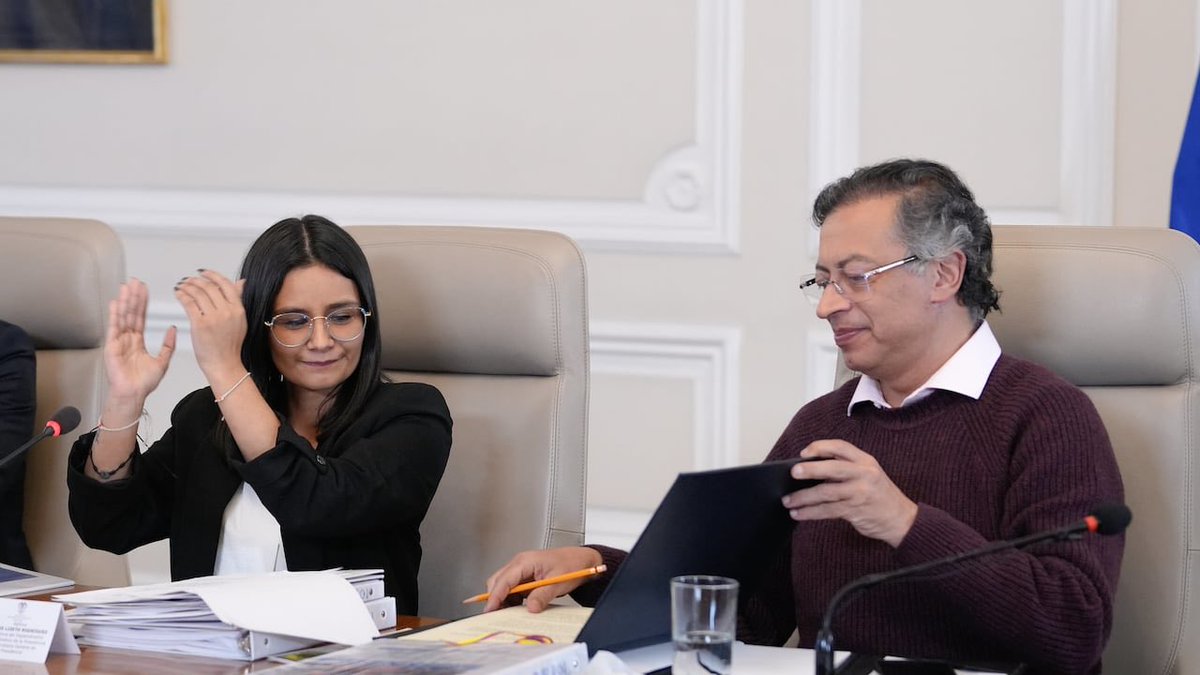 Fuentes de la Presidencia le confirmaron a <a href="/elespectador/">El Espectador</a> la salida de Angie Rodríguez de la Casa de Nariño. Sus peleas con el jefe de despacho, con José Alexis Mahecha y con el propio Petro la dejan fuera del Dapre.

Se quedaría en el Fondo de Adaptación.